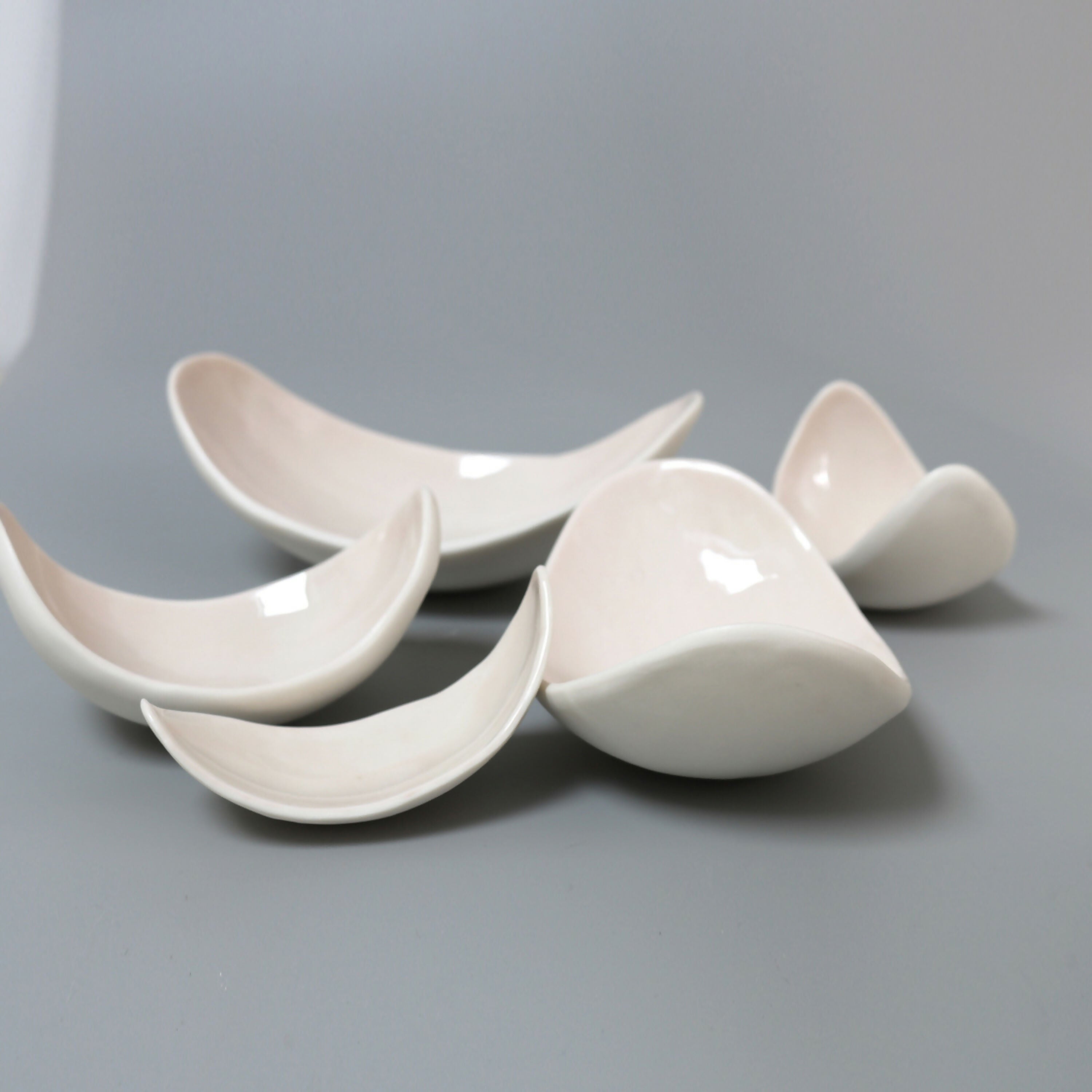 coupe_fleur_de_lotus_en_porcelaine_cglabsete | EMPREINTES Paris