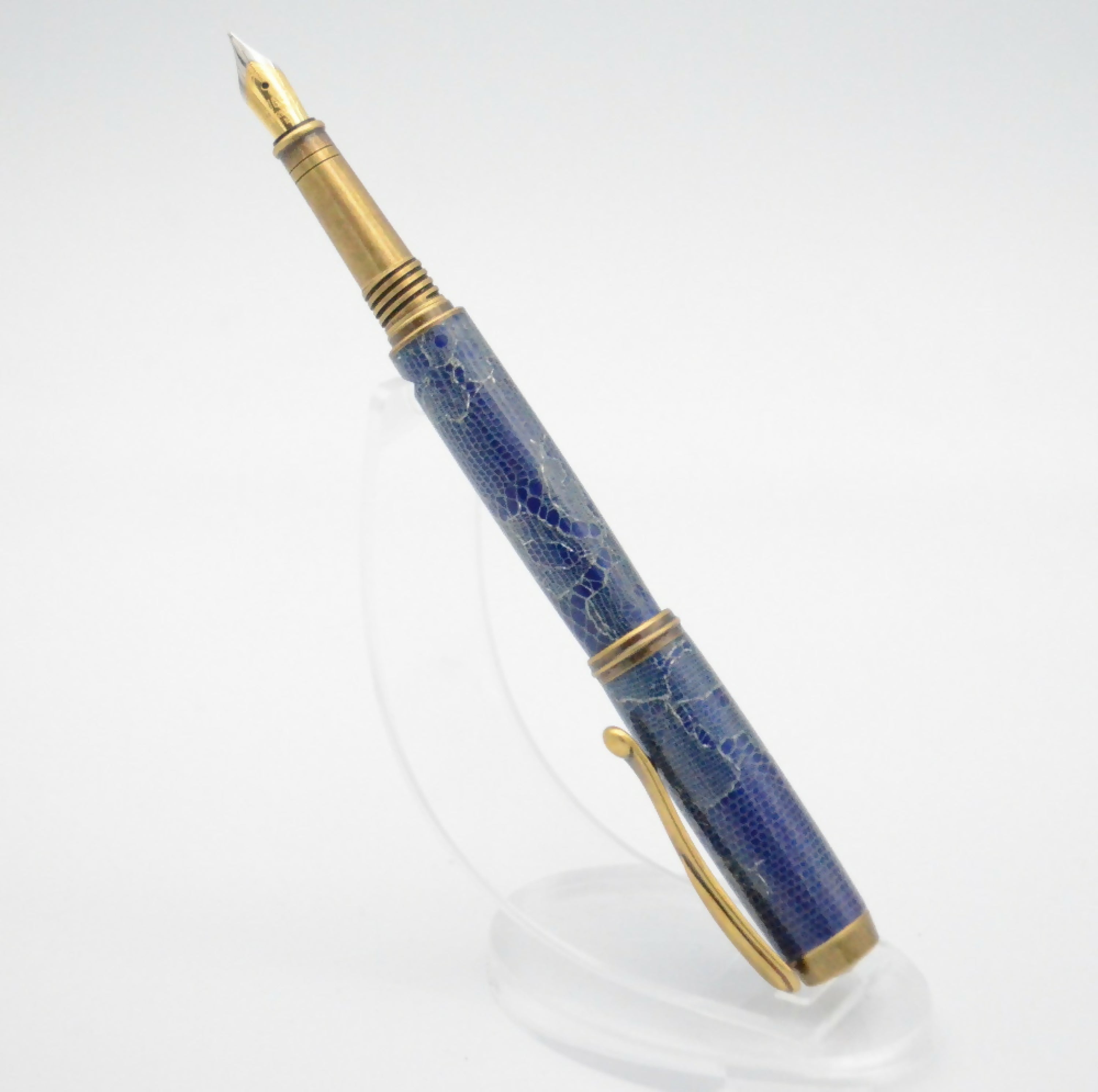 stylo_plume_en_dentelle_de_calais_caudry_i005_benjamin_pamart copie | EMPREINTES Paris