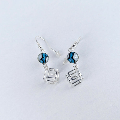Boucles d'oreilles pendantes - Cubes suspendus - en émail et argent | EMPREINTES Paris - EMPREINTES Paris