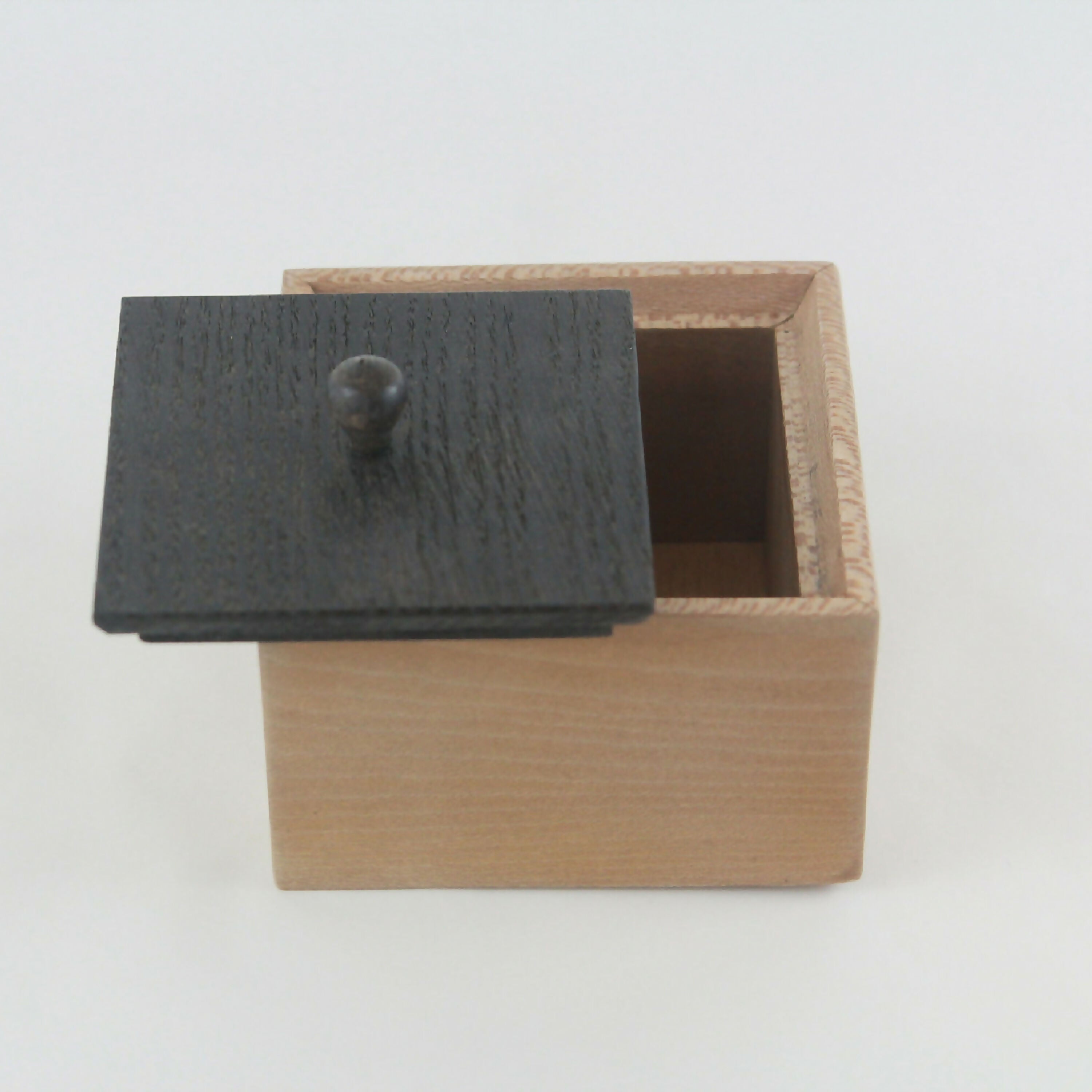 coffret_en_platane_et_chene_ebonise_remi_boutillon copie | EMPREINTES Paris