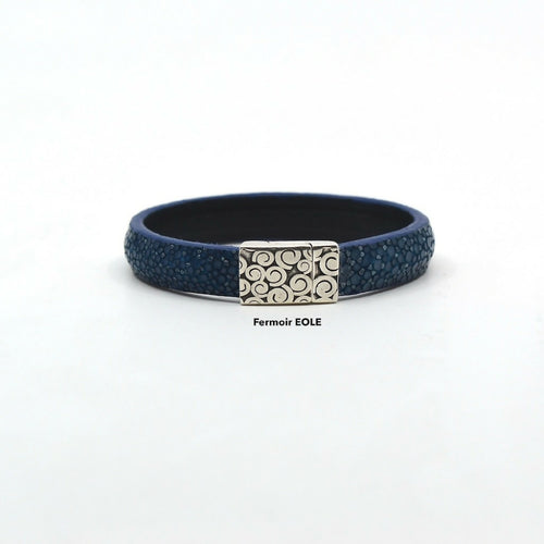 bracelet_en_galuchat_bleu_de_prusse_fermoir_eole_sylvie_zarnowski copie | EMPREINTES Paris - EMPREINTES Paris