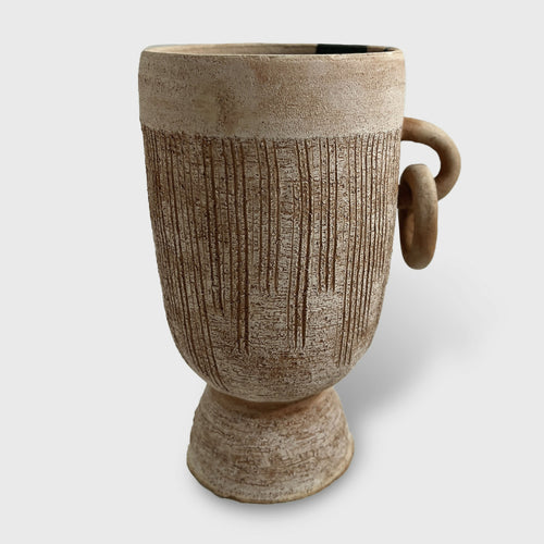Vase Terracotta texturé à anse et à pied , d'inspiration antique | EMPREINTES Paris - EMPREINTES Paris