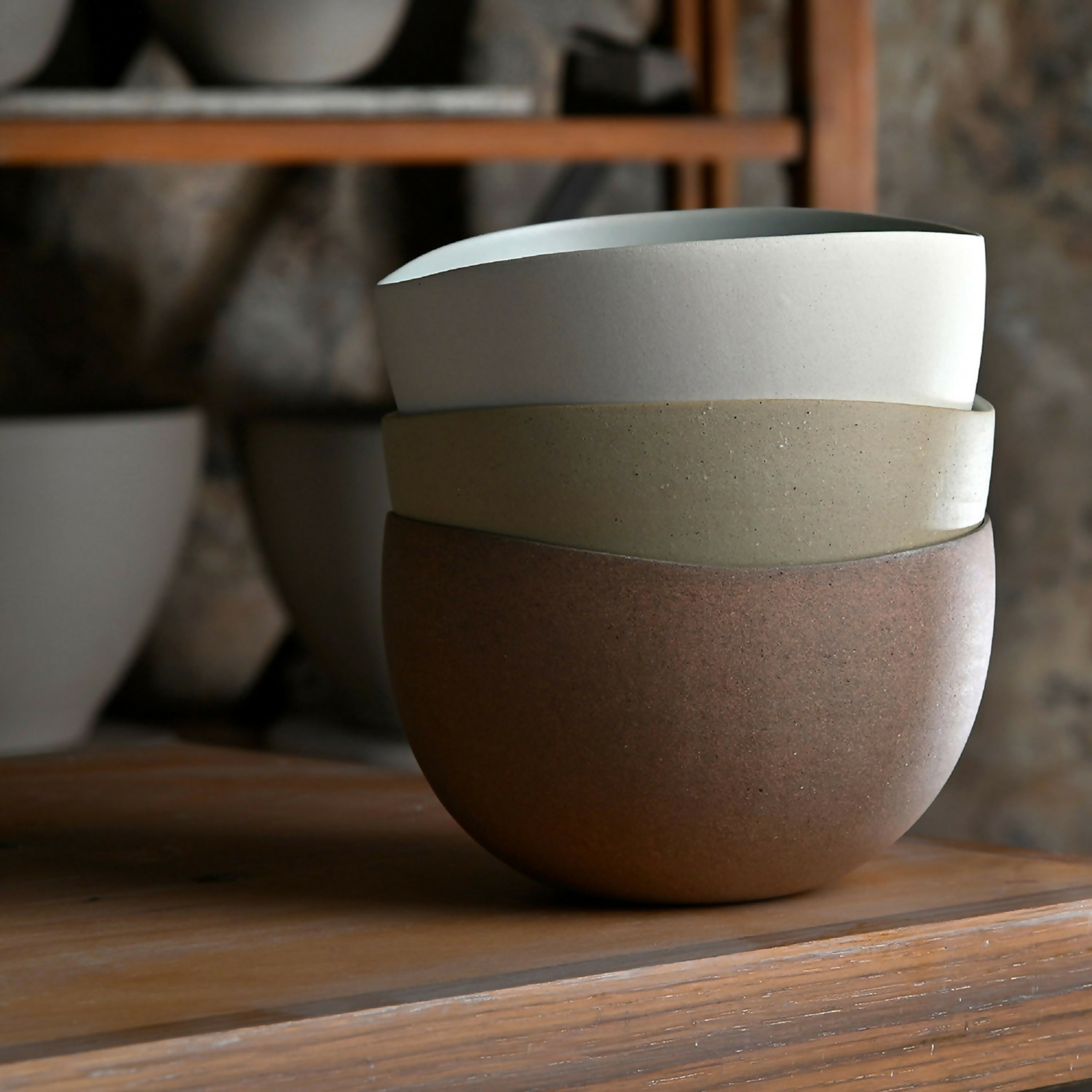 bol_gres_blanc_lisse_interieur_bleu_vert_pale_emmanuelle_manche_ceramique copie | EMPREINTES Paris