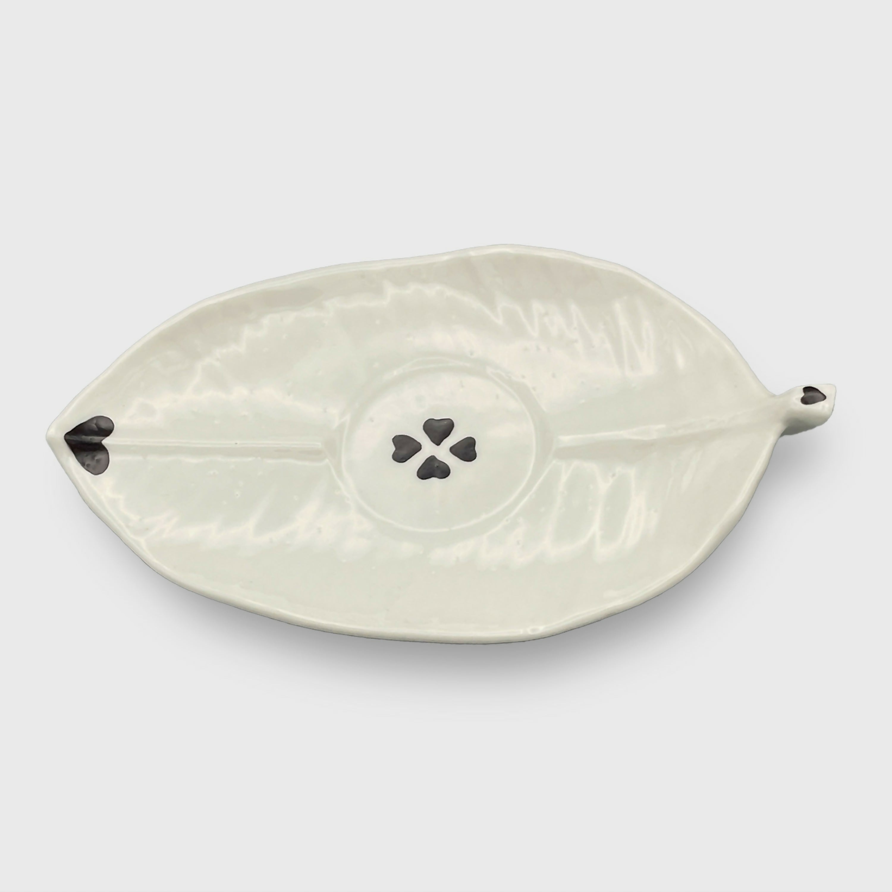 Petit Cœur soucoupe feuille 7 - Service Parapluie - serena ilari copie | EMPREINTES Paris