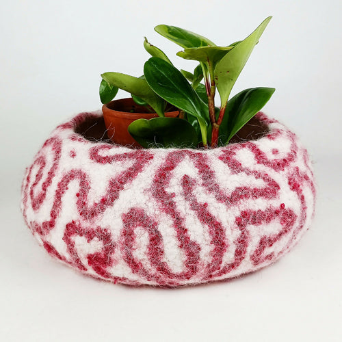 vide_poche_oursin_ecru_decor_ondulant_rouge_en_feutre_de_laine_atelier_lanzetta copie | EMPREINTES Paris - EMPREINTES Paris