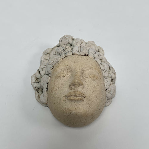 masque_de_femme_avec_sa_couronne_romantique_jade_sculptures copie | EMPREINTES Paris - EMPREINTES Paris