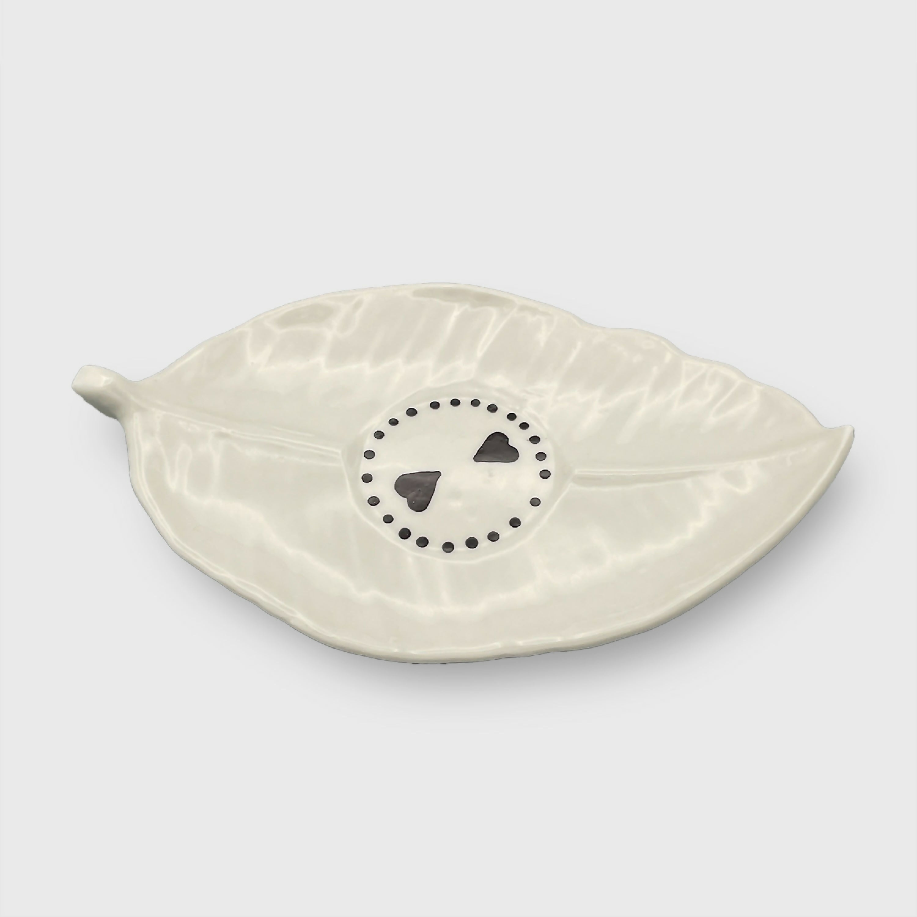 Petit Cœur soucoupe feuille 3 - Service Parapluie - serena ilari copie | EMPREINTES Paris