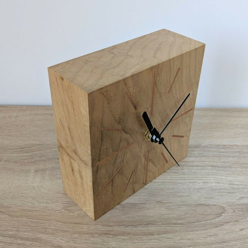 horloge_de_bureau_carree_en_chene_massif_et_marqueterie_de_paille_cuivre_jerome_ebenisterie | EMPREINTES Paris - EMPREINTES Paris