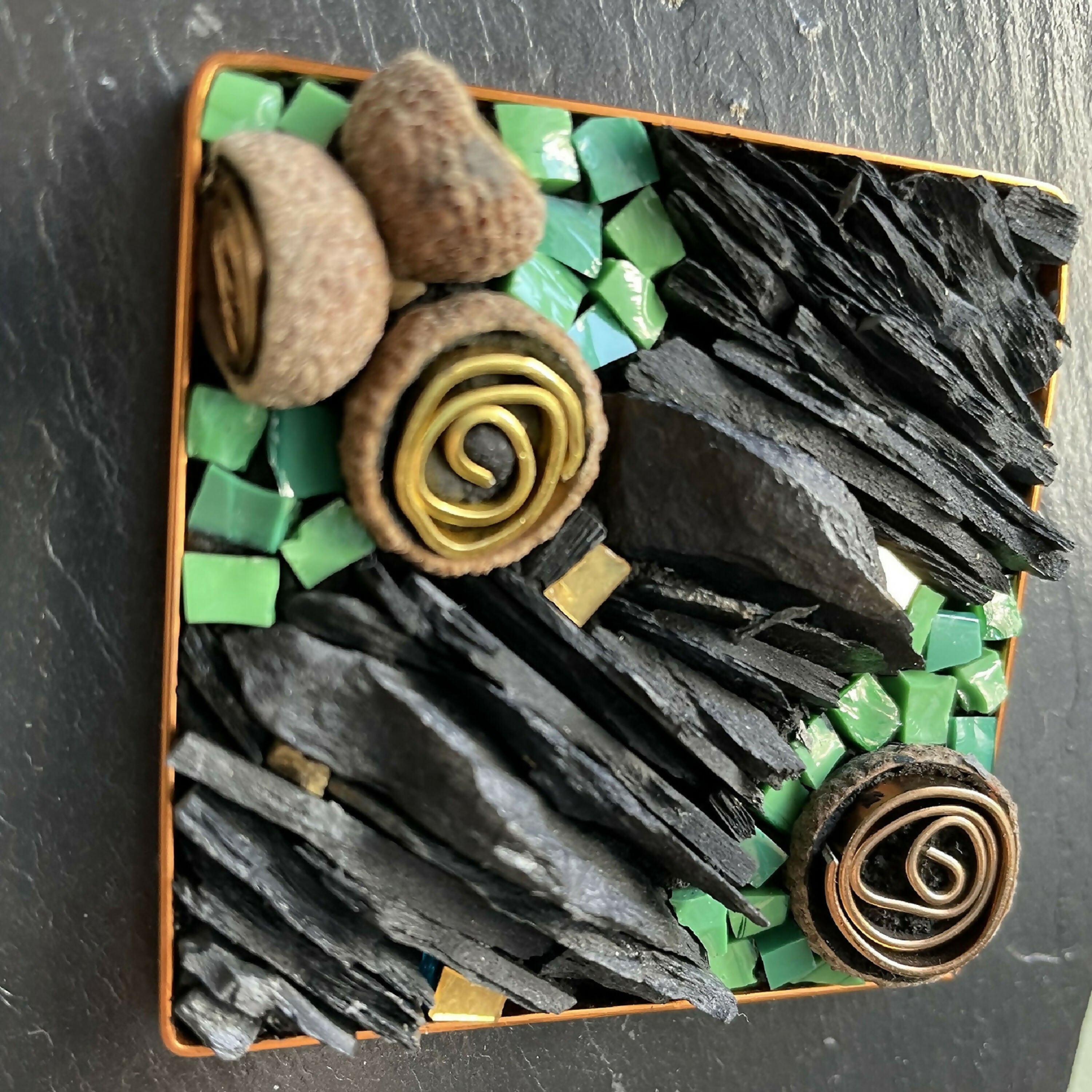 tableau_mini_en_mosaique_vert_ardoise_cupules_ii_musea_mosaique copie | EMPREINTES Paris