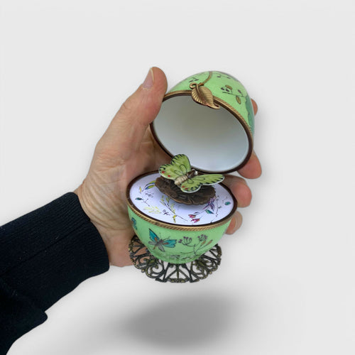 vert_deco-maison_home-decor_cadeau-vert_style-faberge_art-nouveau_insectes_libellule_printemps_fleur_pastel_papillons_automate_cadeau-amoureux_saint-valentin_cadeau-naissance_fete-bebe_boite-a-musique_enfantin_noce-de-porcelaine_fete-des-meres_mariage_oeuf-collection_collection-classique_cadeau-fin-annee_cadeaux-maitresses | EMPREINTES Paris - EMPREINTES Paris