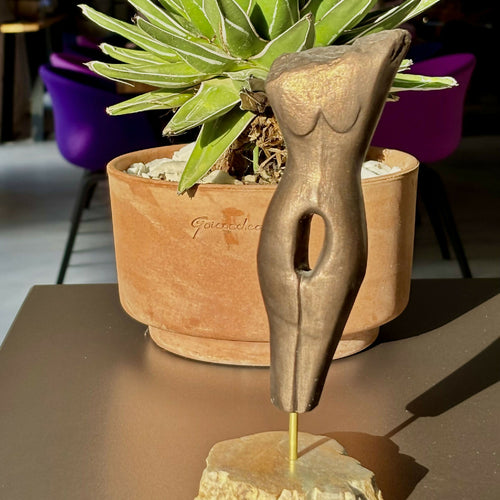 Figurine 1 en pierre calcaire de l'île de Ré, patiné bronze | EMPREINTES Paris - EMPREINTES Paris