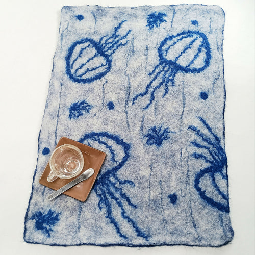 petit_tapis_en_feutre_de_laine_decor_meduses_atelier_lanzetta copie | EMPREINTES Paris - EMPREINTES Paris