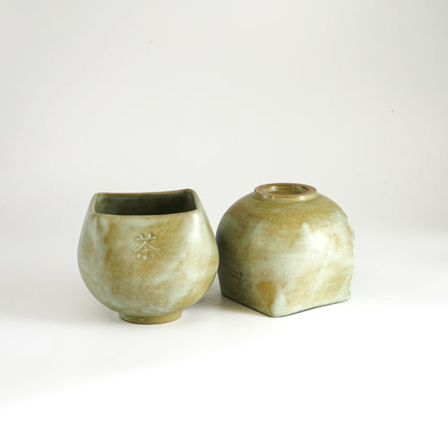 Tasse en grès - vert pâle avec kanji 'thé' | EMPREINTES Paris - EMPREINTES Paris