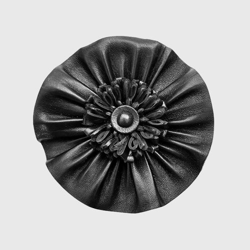 Floraison n° 5, Broche florale en cuir noir | EMPREINTES Paris - EMPREINTES Paris