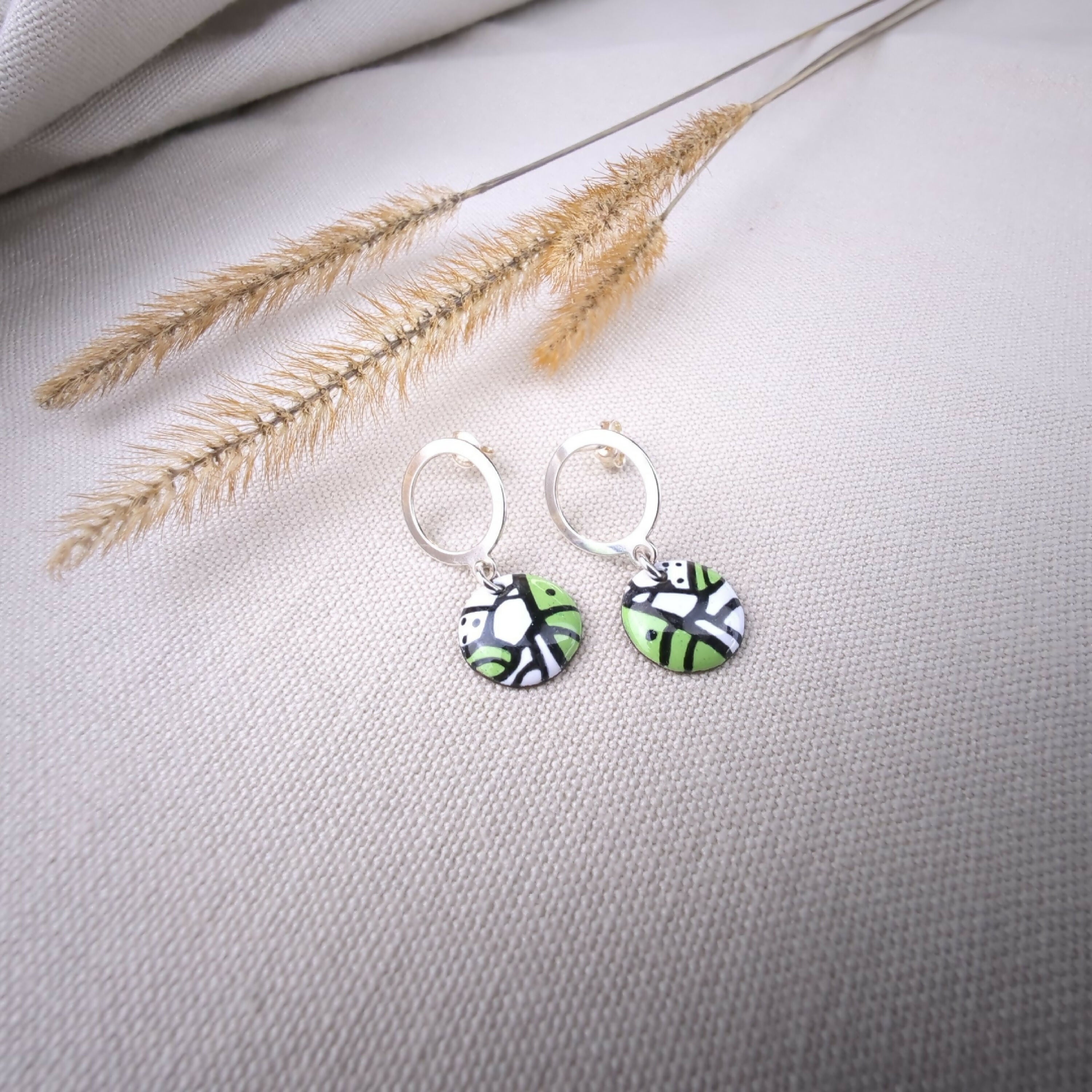 Puces d’oreilles Pop Art en Émail sur cuivre - Vert | EMPREINTES Paris