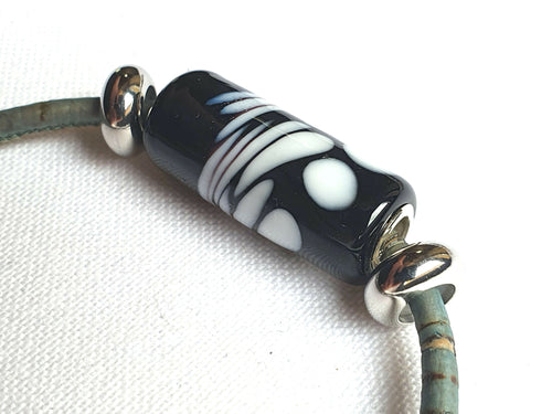 Bracelet en liège et Perle de verre noire à pois blancs | EMPREINTES Paris - EMPREINTES Paris