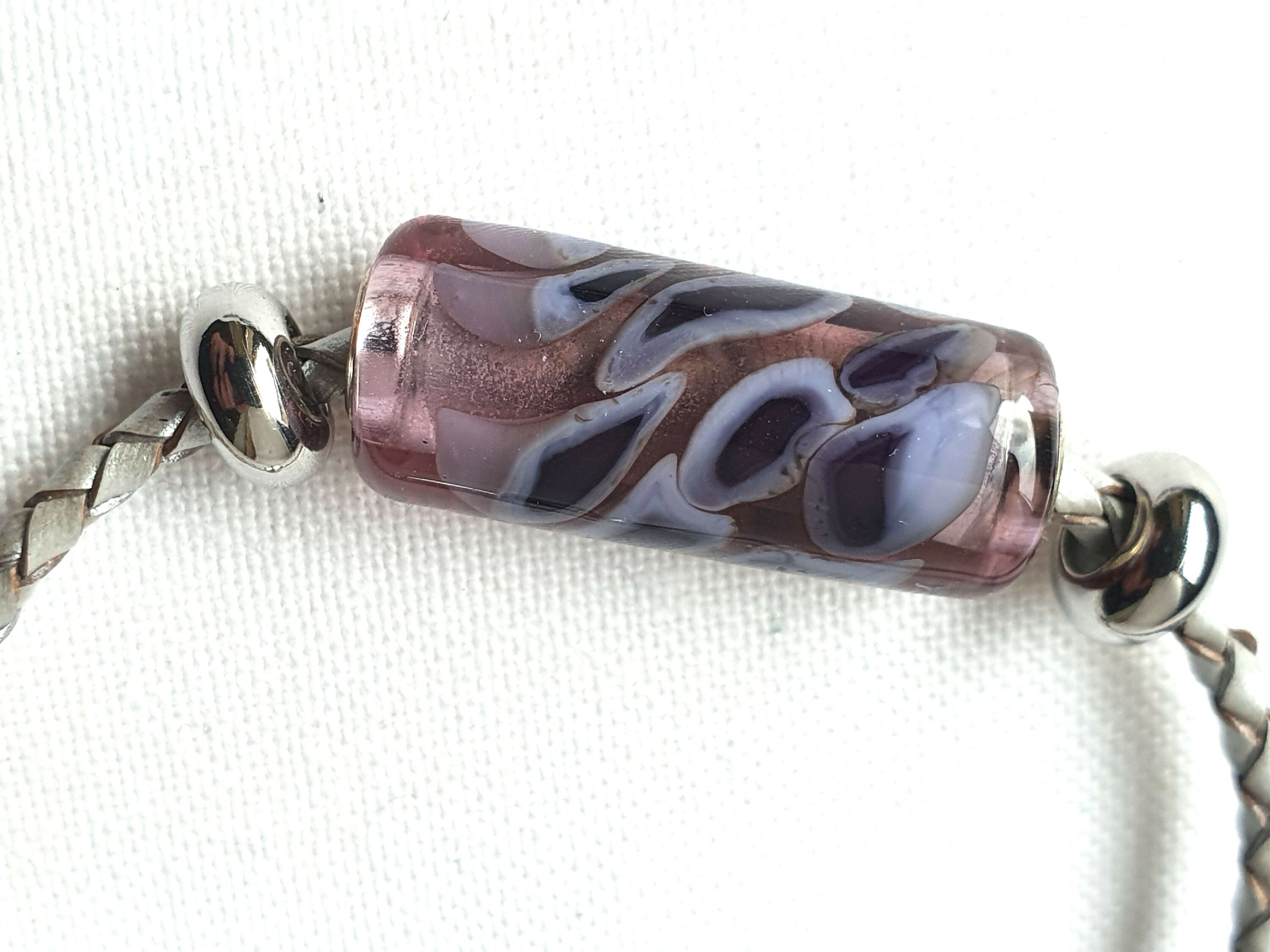 Bracelet en cuir tressé argenté et Perle en verre transparent violet | EMPREINTES Paris