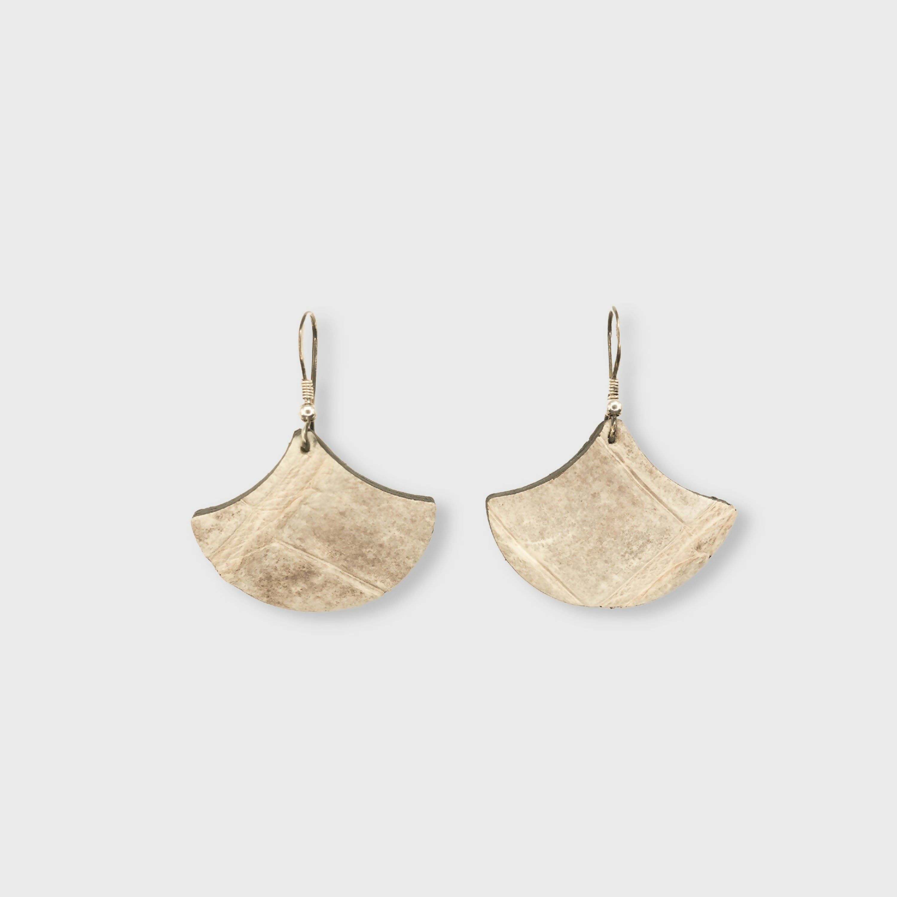 boucles_doreilles_gingko_himalaya_3cm_julie_troncin_maroquinerie copie | EMPREINTES Paris