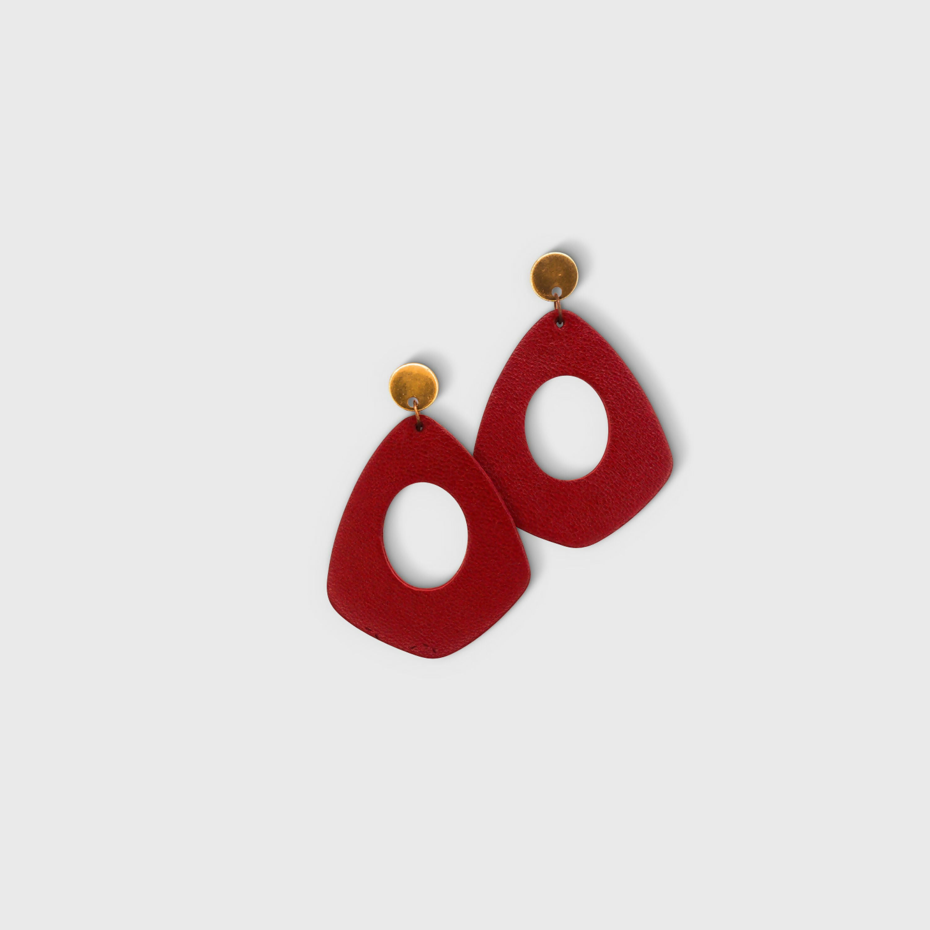 boucles_doreilles_creoles_en_cuir_rouge_julie_troncin_maroquinerie | EMPREINTES Paris