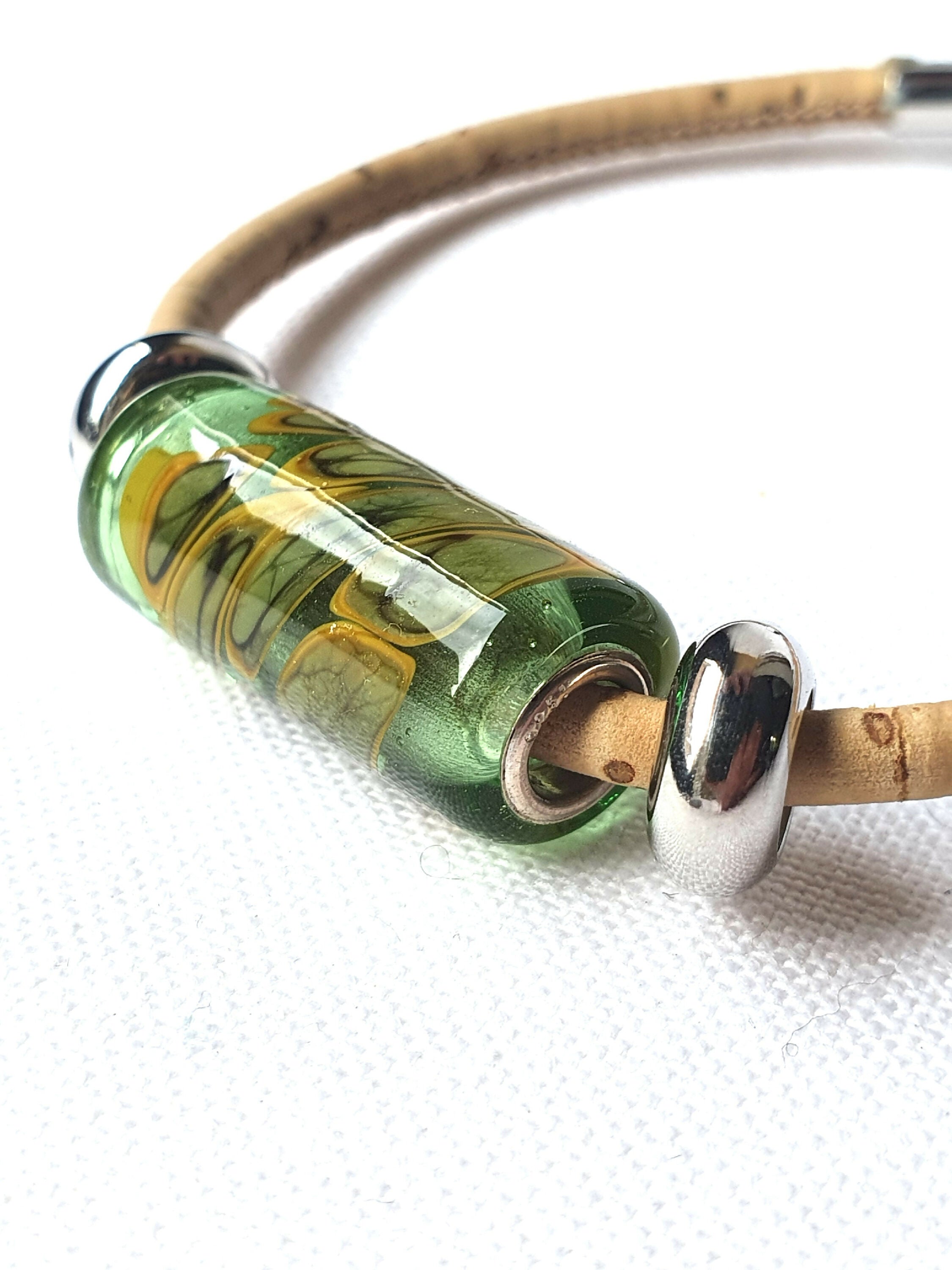 Bracelet liège et Perle de verre émeraude/moutarde | EMPREINTES Paris