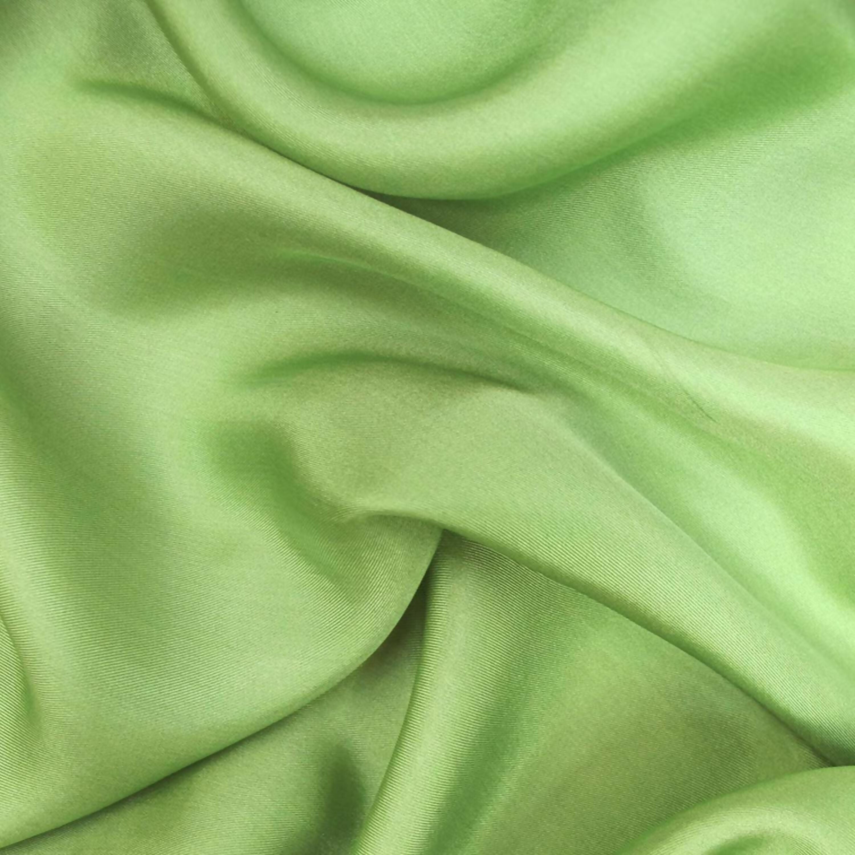 Carré 90 uni twill de soie vert vif | EMPREINTES Paris