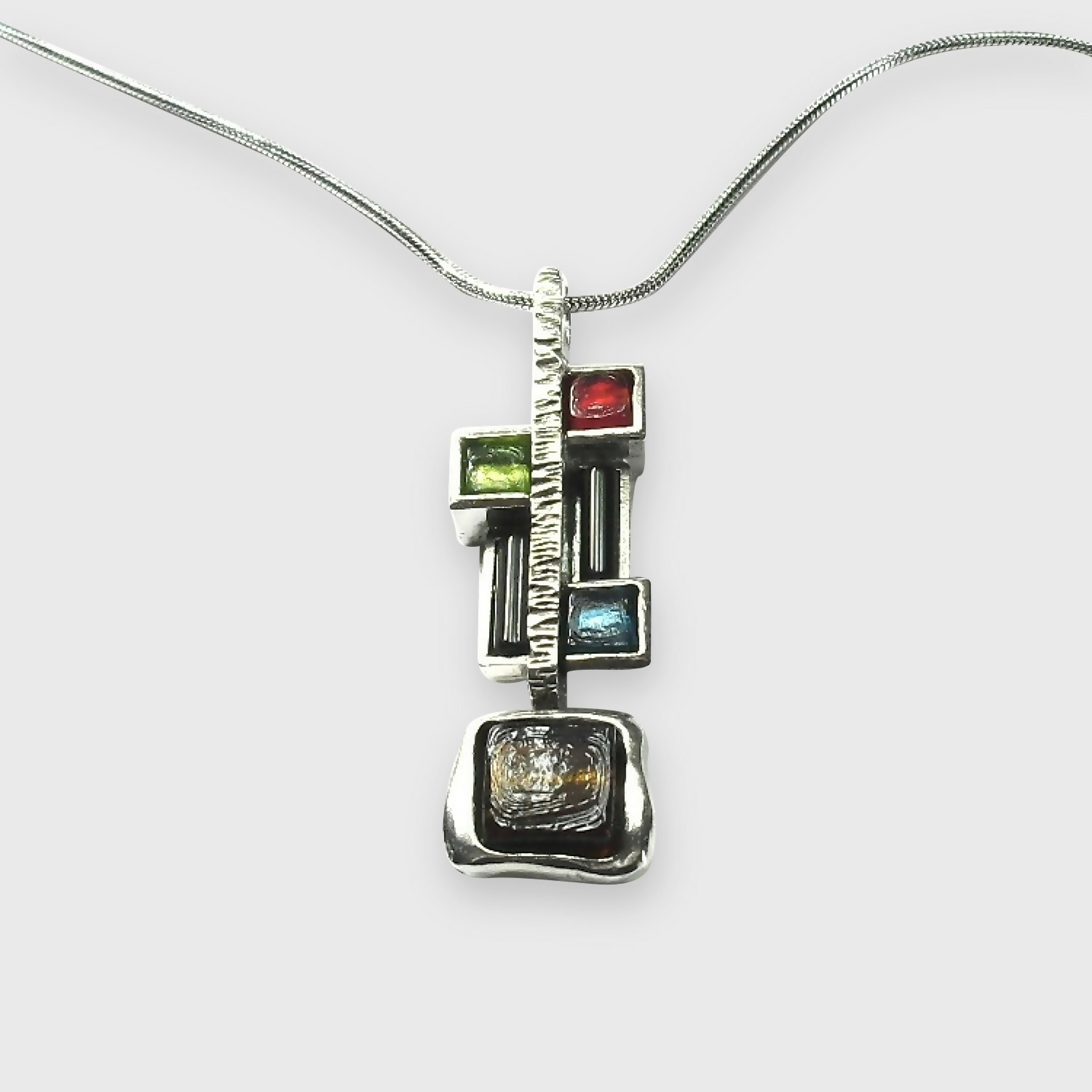 collier_avec_pendentif_en_etain_et_verre_colore_bijoux_christine_philippe copie | EMPREINTES Paris