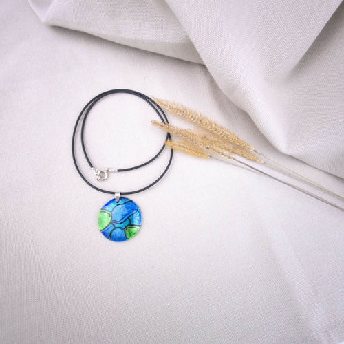 Collier en émail sur paillon d'argent - Lumière & Élégance - Vert/bleus | EMPREINTES Paris - EMPREINTES Paris