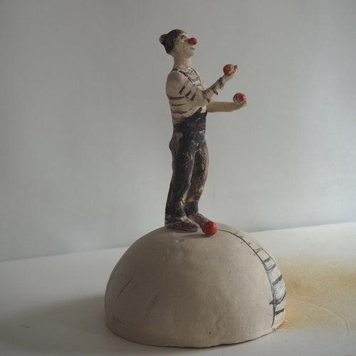 sculpture_clown_jongleur_sur_demi_sphere_marie_helene_valladeh copie | EMPREINTES Paris - EMPREINTES Paris