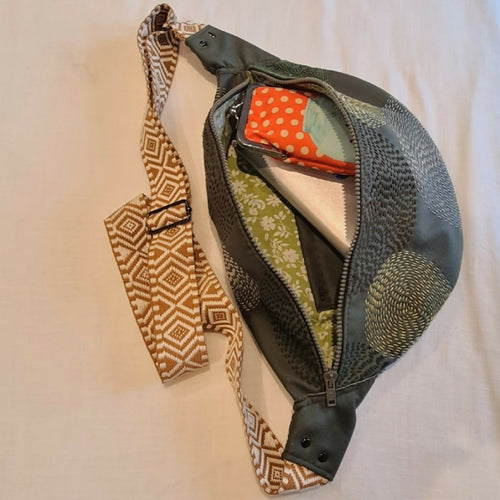 sac_banane_brode_vert_kaki_carole_bonneau copie | EMPREINTES Paris - EMPREINTES Paris