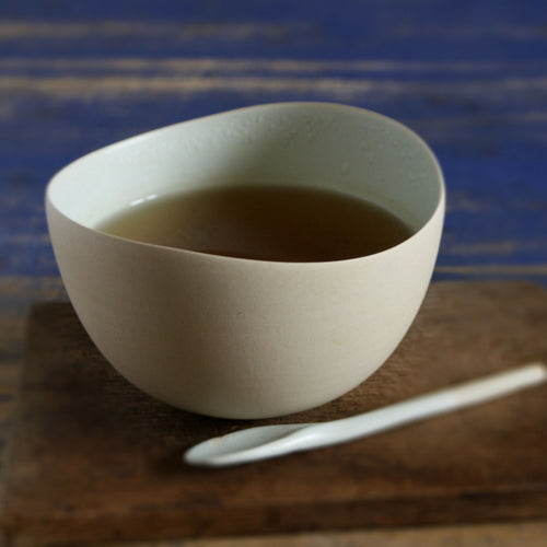 bol_gres_blanc_lisse_interieur_bleu_vert_pale_emmanuelle_manche_ceramique copie | EMPREINTES Paris - EMPREINTES Paris