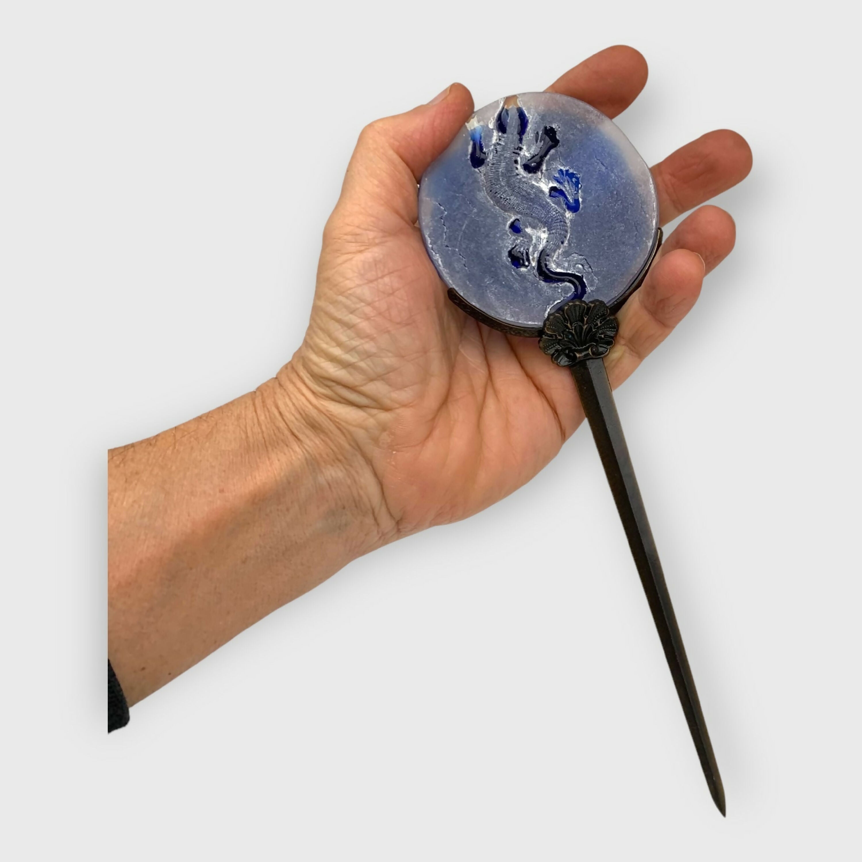 salamandre, lezard, reptile, cadeau decoration bleu, cadeau homme, ouvre-lettres, coupe papier, accessoir de bureaux | EMPREINTES Paris