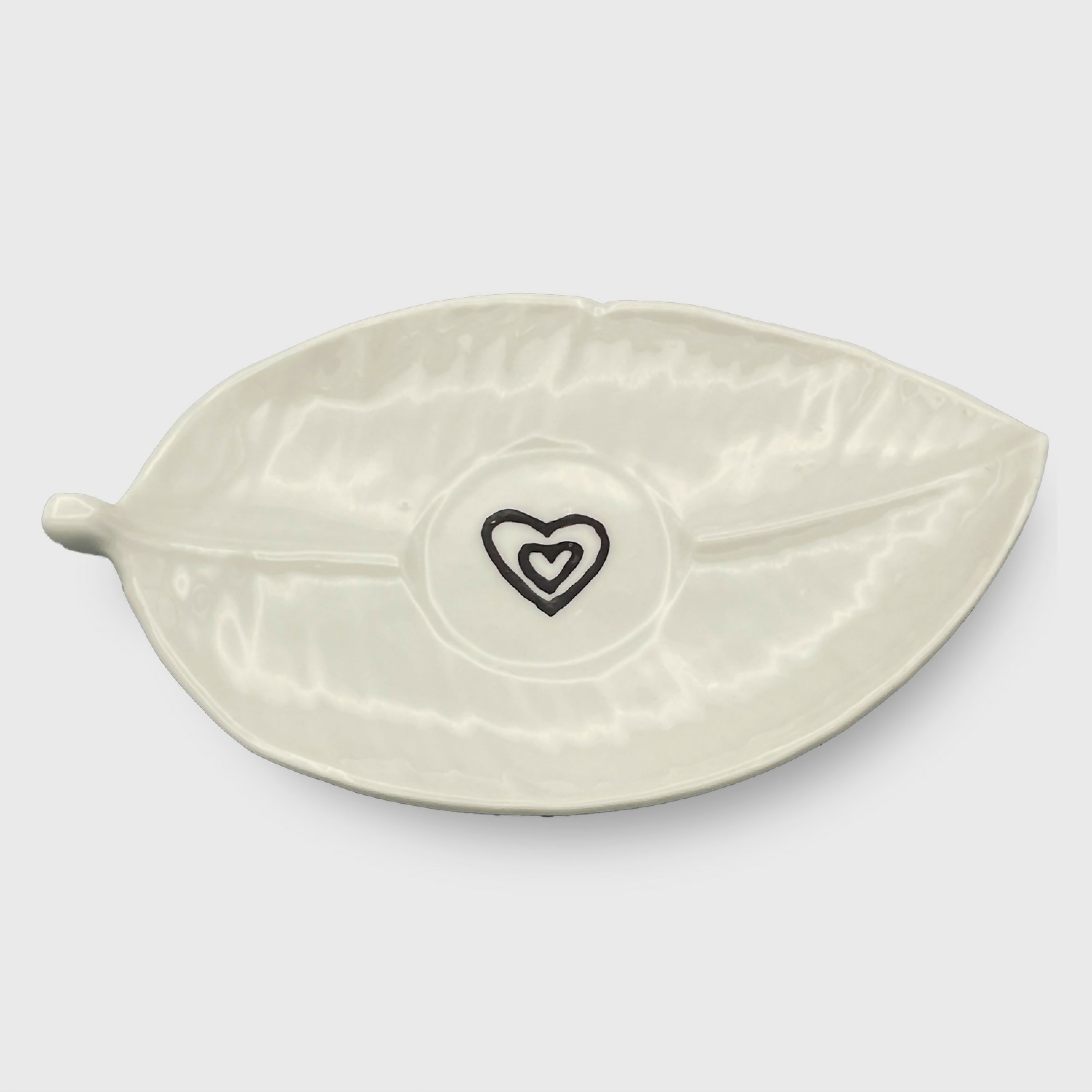 Petit Cœur soucoupe feuille 8 - Service Parapluie - serena ilari copie | EMPREINTES Paris