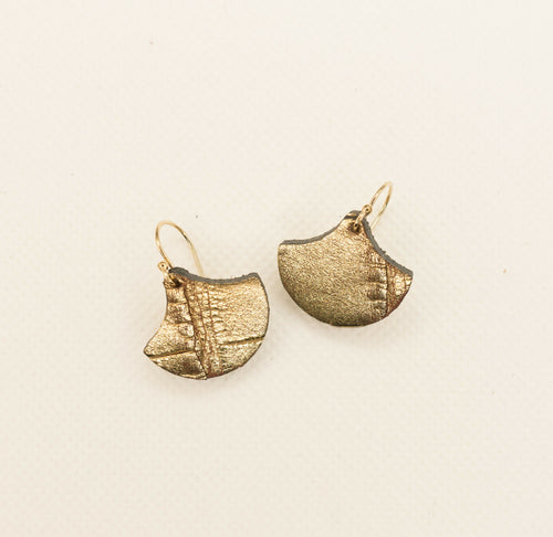 boucles_doreilles_gingko_dorees_2cm_julie_troncin_maroquinerie copie | EMPREINTES Paris - EMPREINTES Paris