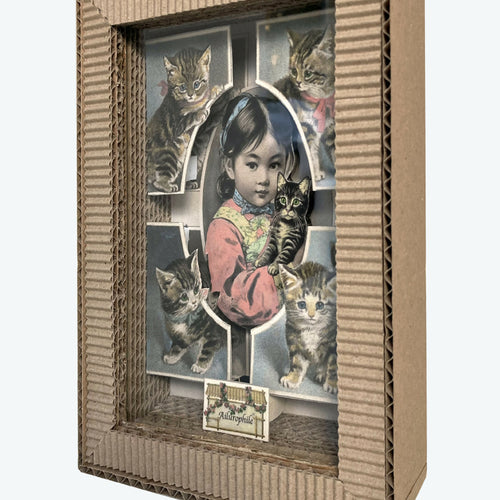 Photomontage - Petite vitrine Fillette aux chats #1 | EMPREINTES Paris - EMPREINTES Paris