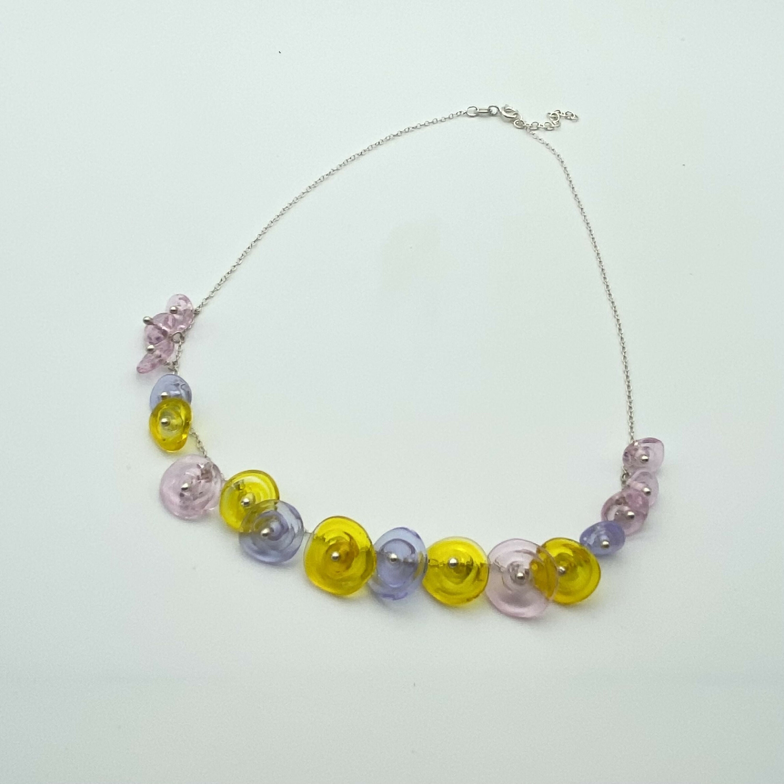 collier_de_perles_en_verre_transparent_rose_lilas_et_jaune_monte_sur_une_chaine_en_argent_lathoumetie_helene copie | EMPREINTES Paris