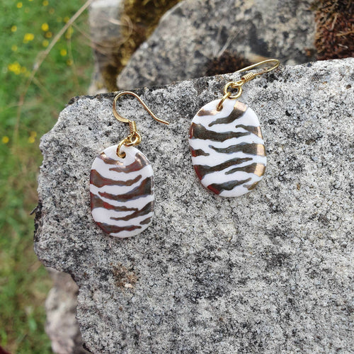 boucles_doreilles_ovales_en_porcelaine_motif_zebres_sara_grace_wevill | EMPREINTES Paris - EMPREINTES Paris