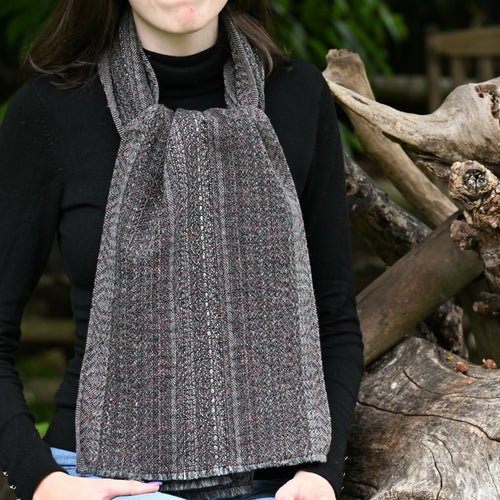 echarpe_gris_ardoise_creation_tissages_francois_vieillard copie | EMPREINTES Paris - EMPREINTES Paris