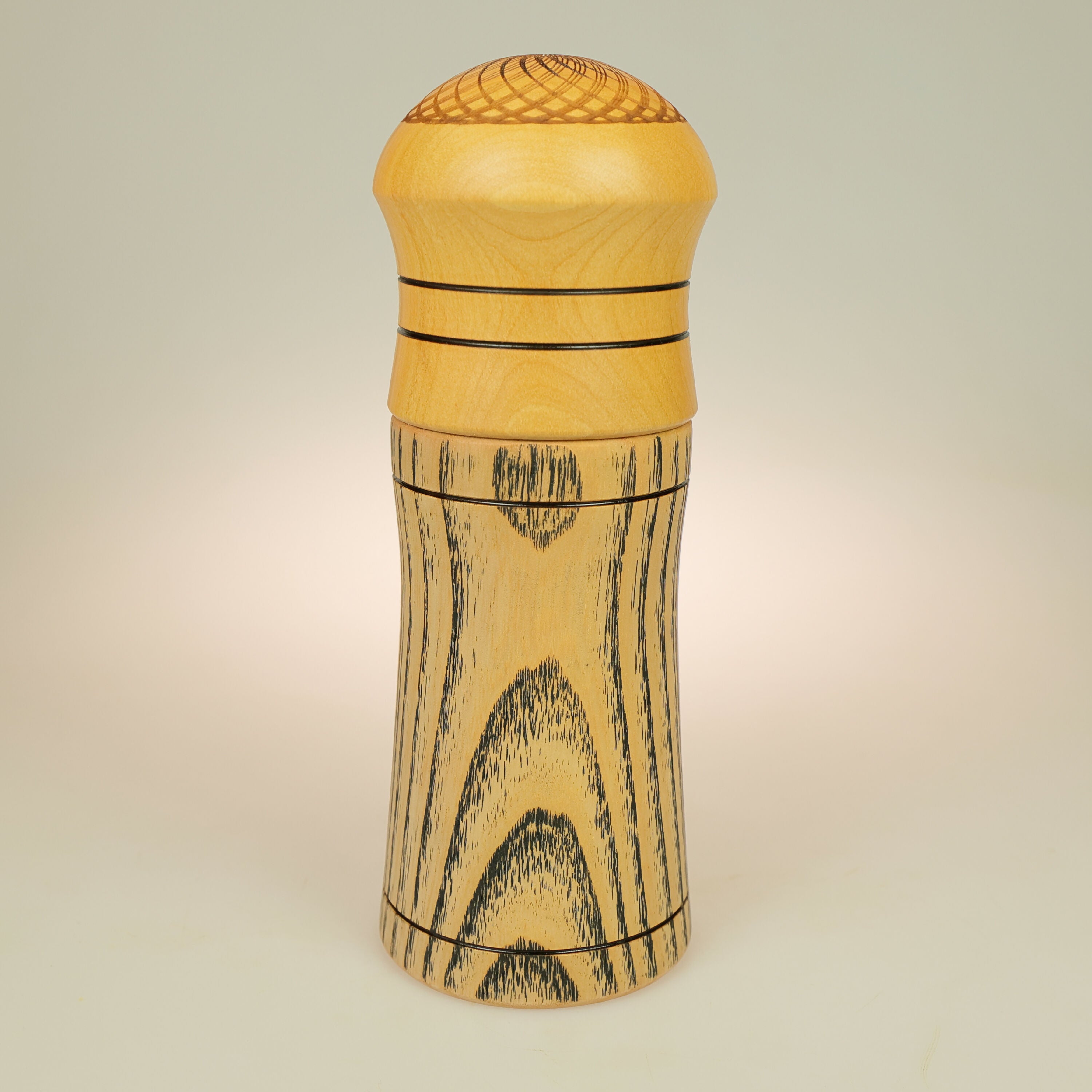 Moulin à poivre en frêne et amandier | EMPREINTES Paris