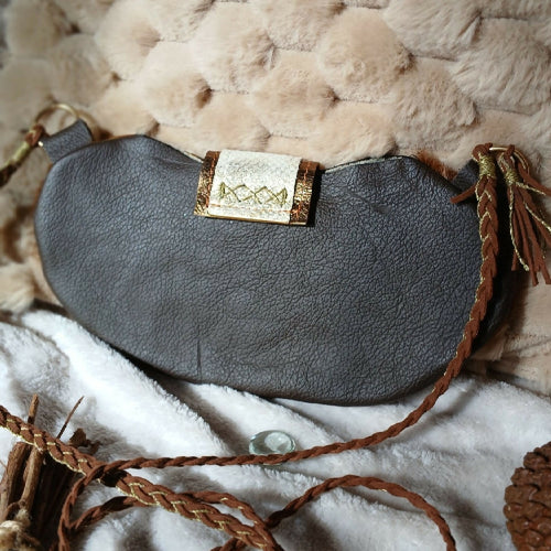 pochette_smartphone_totem_occi_tanne copie | EMPREINTES Paris - EMPREINTES Paris