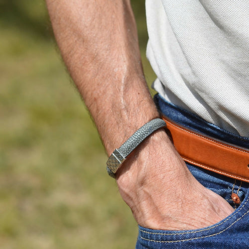 bracelet_en_galuchat_gris_fermoir_grain_detain_sylvie_zarnowski copie | EMPREINTES Paris - EMPREINTES Paris