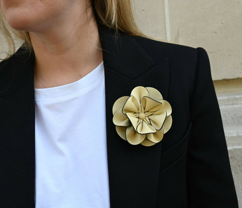 floraison_n°1_—_broche_creme_and_bleu_minuit_la_floraquiniere copie | EMPREINTES Paris - EMPREINTES Paris