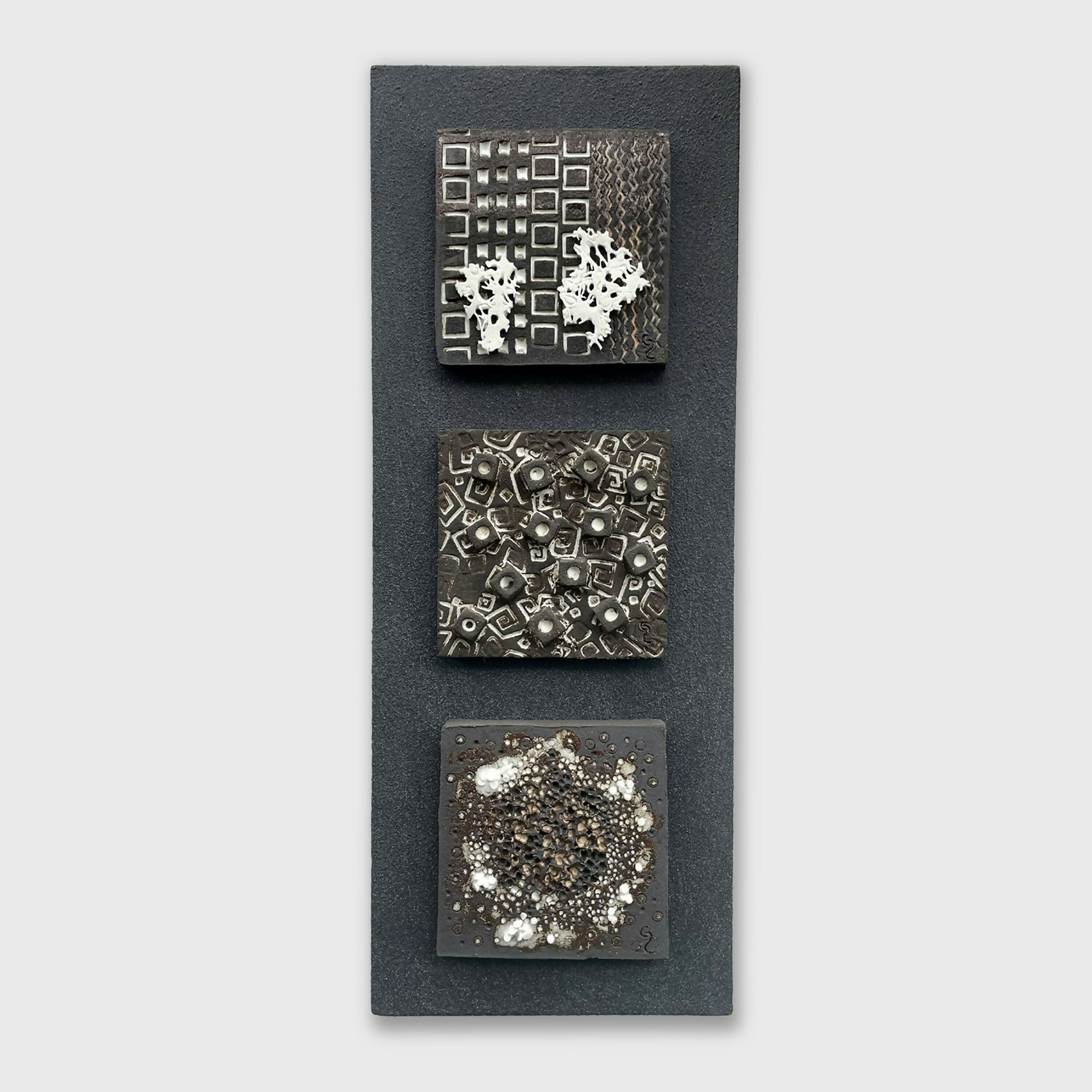 Bas relief tableau grès noir et porcelaine collection triptyque 6 | EMPREINTES Paris