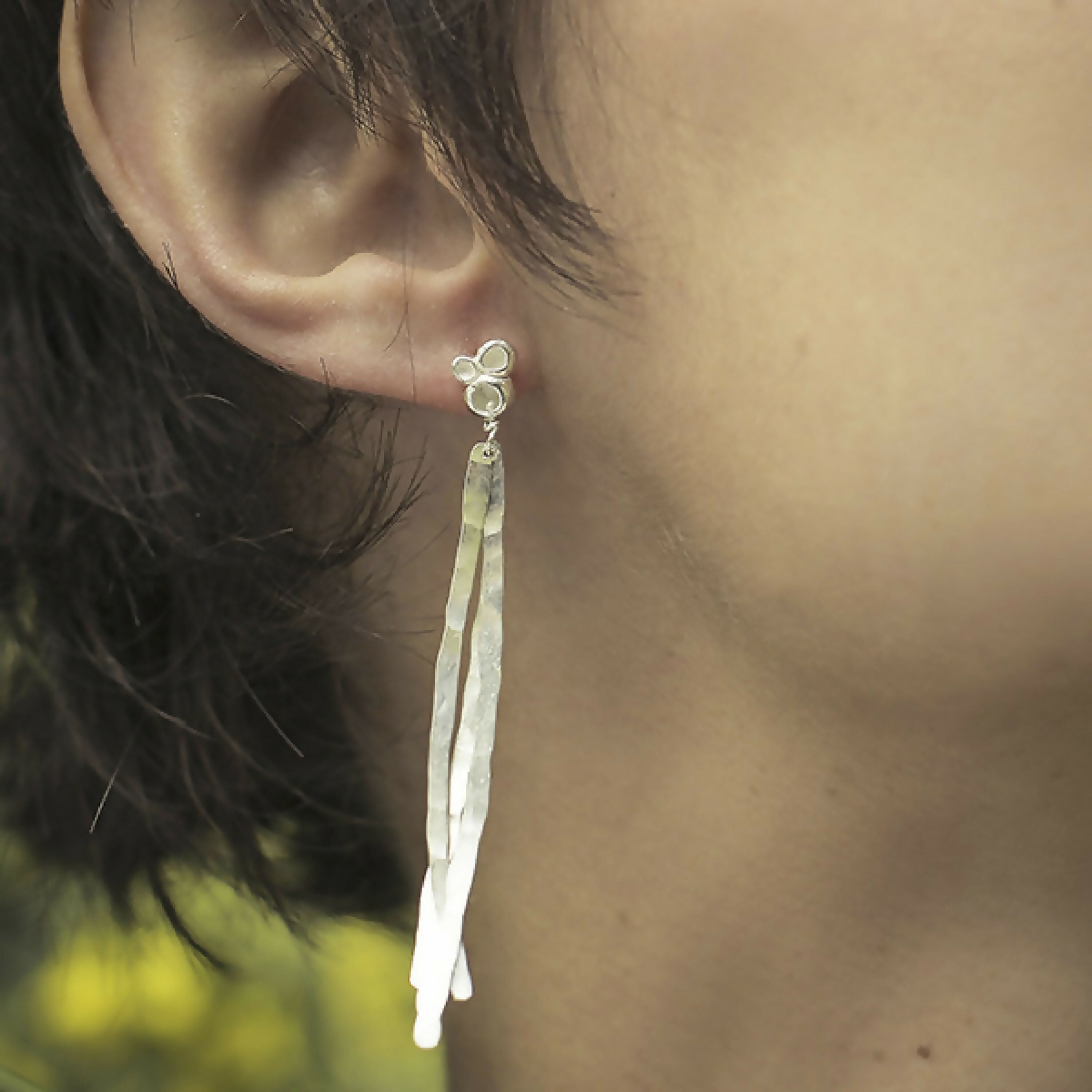 Boucles d’oreilles pendantes en argent massif avec pampille | EMPREINTES Paris