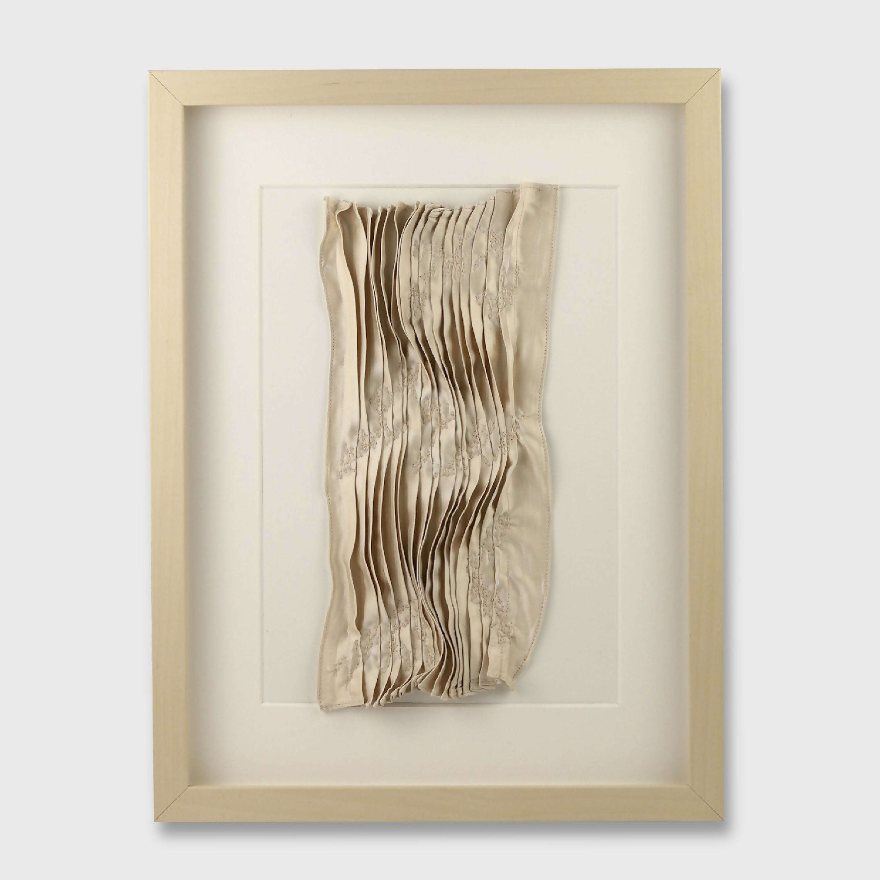 tableau_textile_encadre_oscillations_champagne_a3_floriane_schmitt_studio copie | EMPREINTES Paris