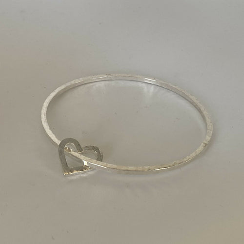 bracelet_jonc_en_argent_massif_et_sa_breloque_coeur_artyssia copie | EMPREINTES Paris - EMPREINTES Paris