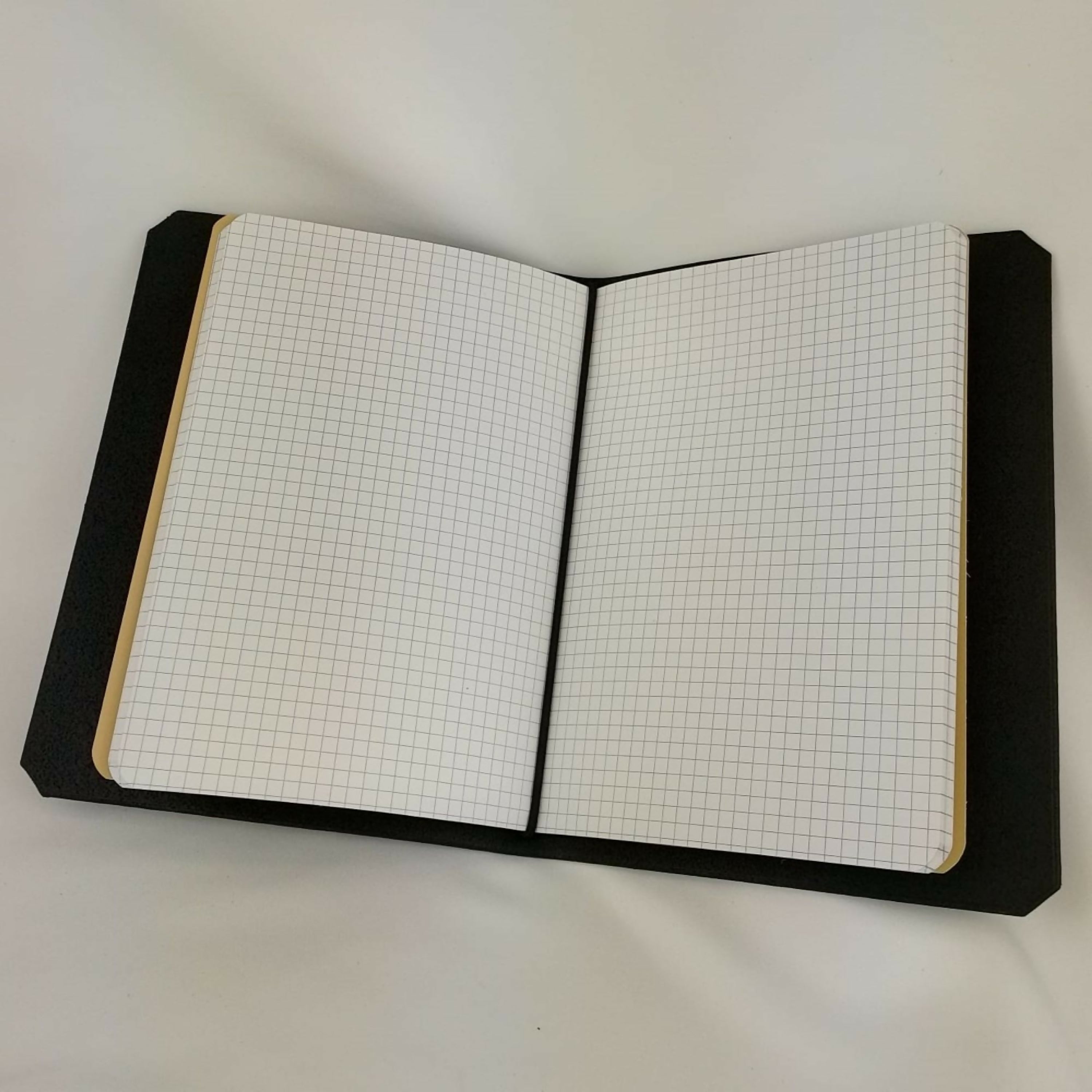 etui_en_cuir_pour_cahier_a5_3_coloris_lappara copie | EMPREINTES Paris