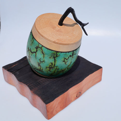 boite_decorative_en_bois_de_noyer_et_de_bambou_sur_support_en_meleze_latelier_du_mercantour copie | EMPREINTES Paris - EMPREINTES Paris