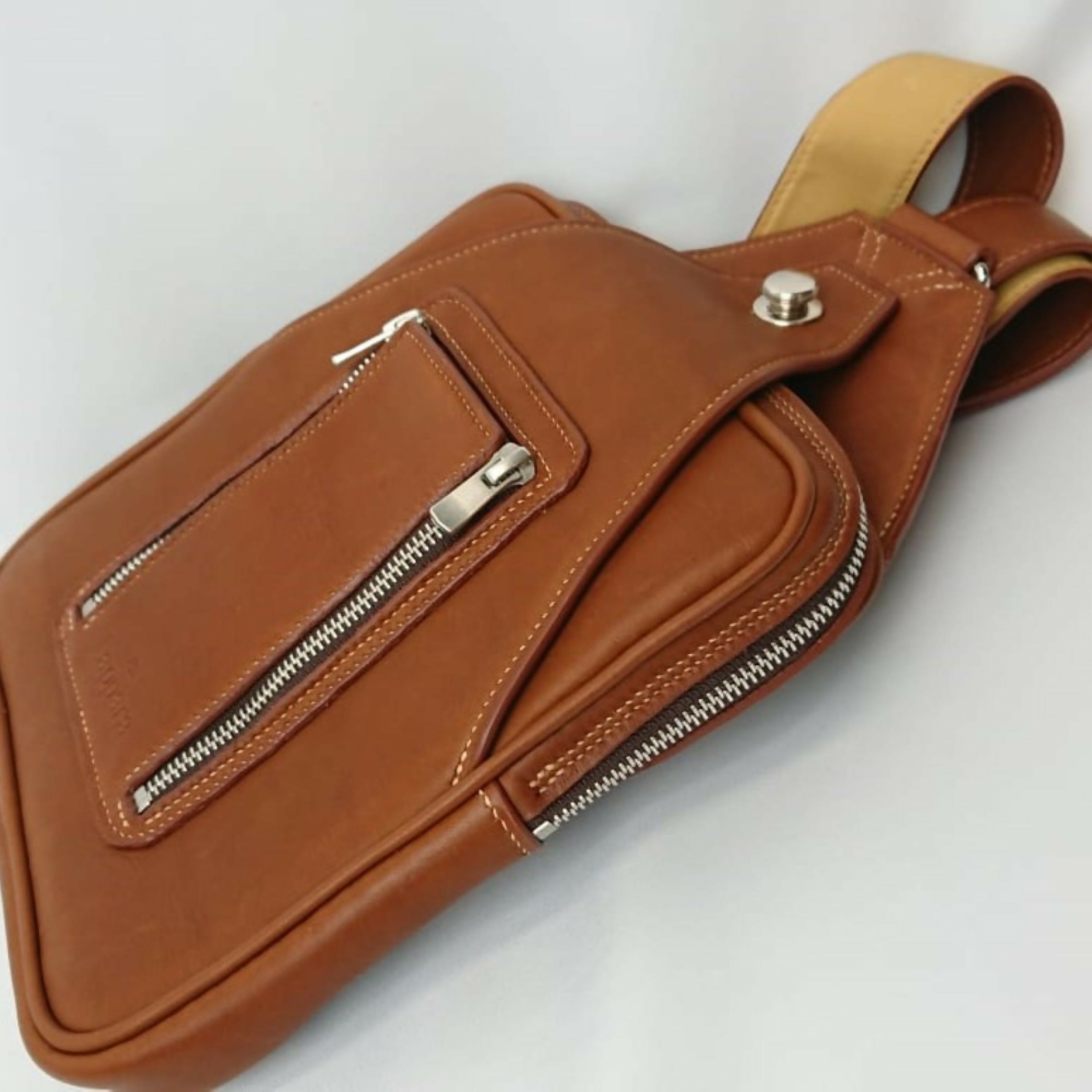 sacoche_en_cuir_hector_lappara | EMPREINTES Paris