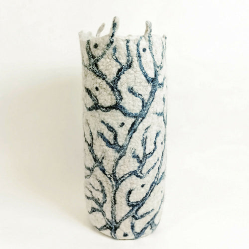 vase_haut_algues_bleublanc_en_feutre_de_laine_atelier_lanzetta copie | EMPREINTES Paris - EMPREINTES Paris