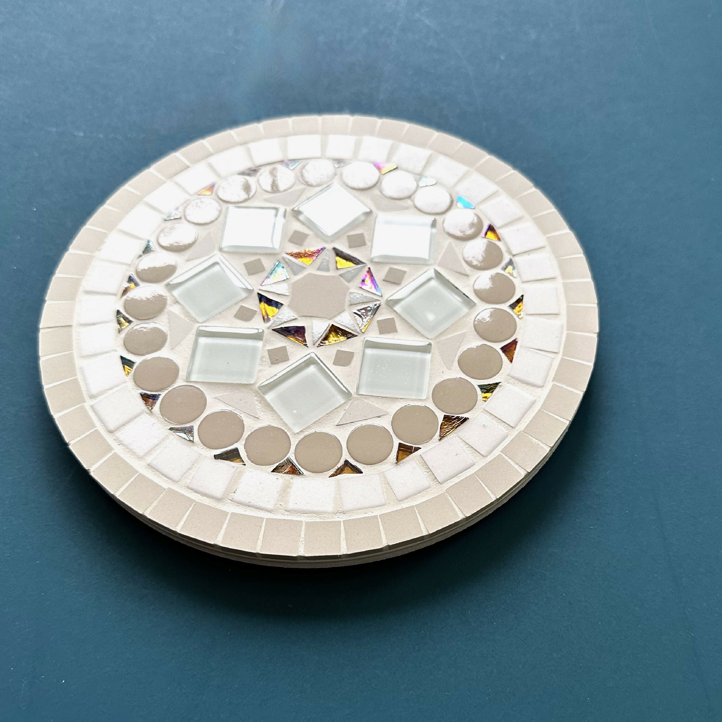 dessous_de_plat_blanc_et_or_anis_et_celadon | EMPREINTES Paris